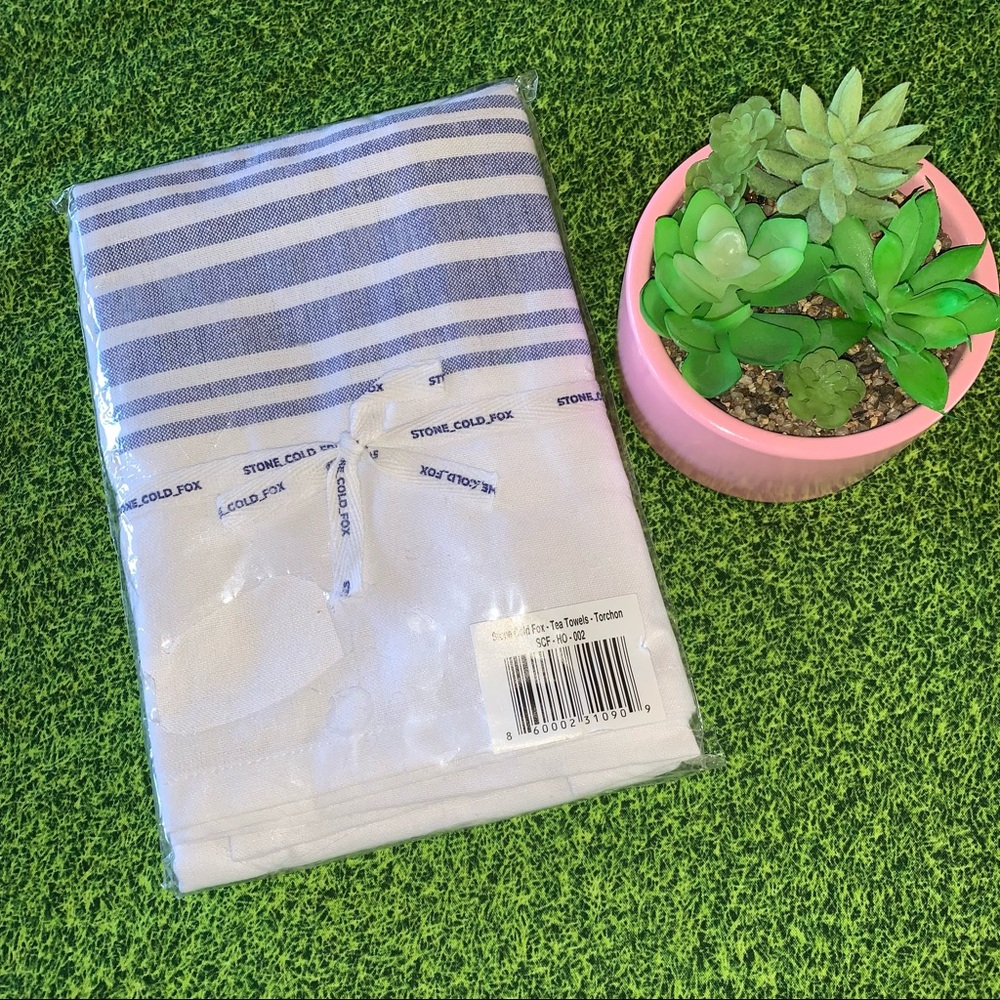 NWT Stone Cold Fox Tea Towels Set